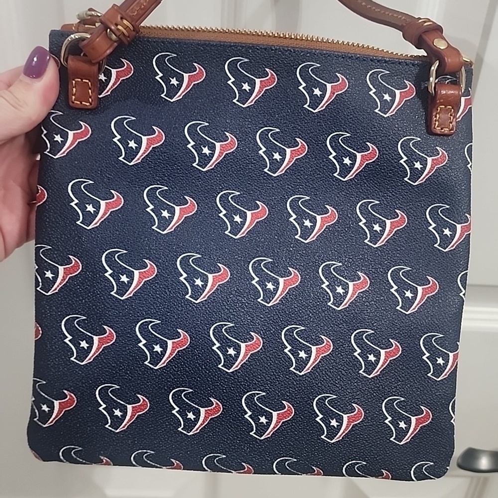 NWOT Houston Texans Dooney & Bourke Three Pocket Braided Leather Pull Crossbody - Picture 5 of 8